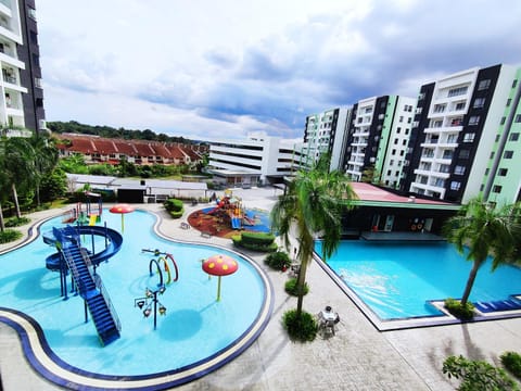 PoolView Waterpark 300Mbps Ipoh Homestay Manhattan Condo 4-7pax 3bedroom Station 18 pengkalan apartment in Ipoh
