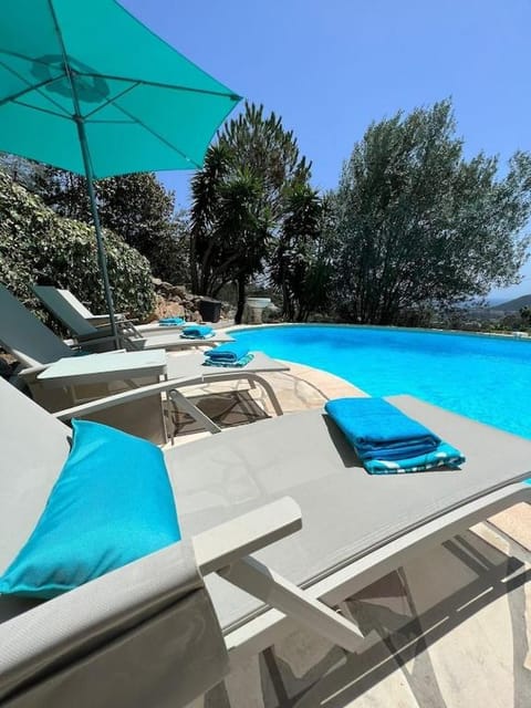 Fantastic villa in the bay of Cannes, 5 minutes from the beach - with heated private pool Villa in Mandelieu-La Napoule