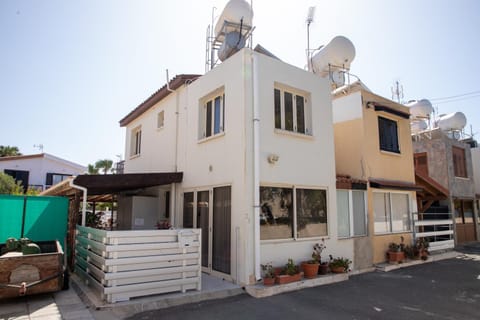 Spyros No23 Charming Oceanview Maisonette Apartment in Larnaca District