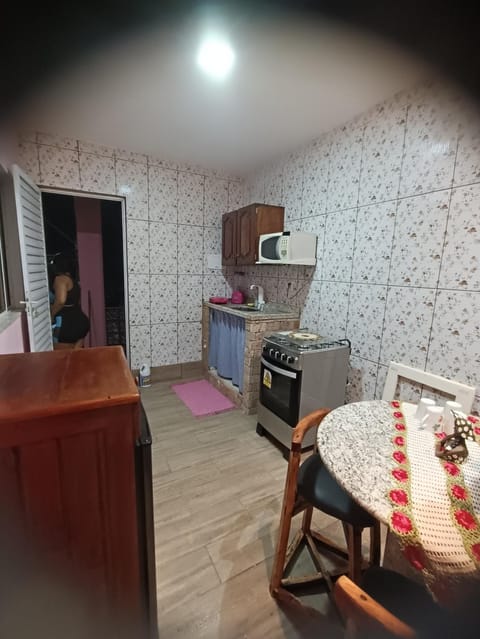 Kitchen or kitchenette, Dining area, minibar, oven, pet friendly, stove