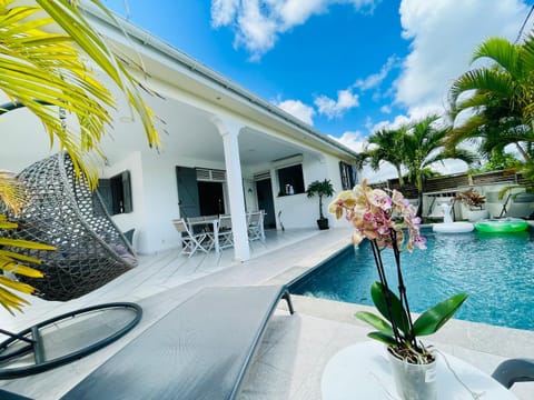 Villas TROPICAL & EXOTIC, 6 chambres avec 2 piscines Villa in Grande-Terre, Guadeloupe