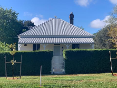 Olive Cottage House in Sutton Forest