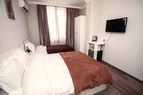 Bed, TV and multimedia, Photo of the whole room, Bedroom, air conditioner