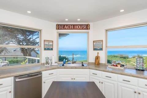 Oceanfront Home Retreat w Breathtaking Views of Fitzgerald Marine Reserve Maison in Montara