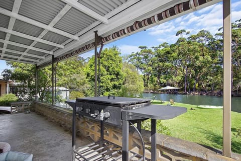 Lake Frontage House in Lake Tabourie