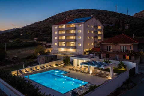 Property building, Swimming pool