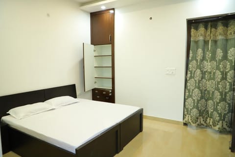 Shivoham Yoga Retreat - spacious and fully equipped apartment in tranquil area Eigentumswohnung in Rishikesh