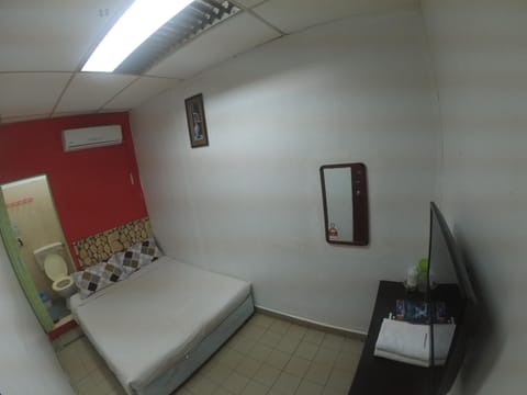 Bed, TV and multimedia, Photo of the whole room, Bedroom, air conditioner