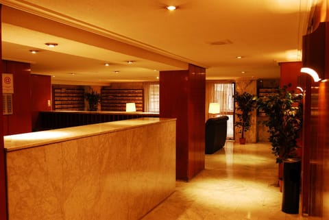 Day, Lobby or reception