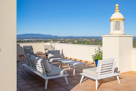 Patio, Day, Natural landscape, View (from property/room), Balcony/Terrace, Seating area, Mountain view