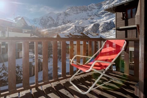 Balcony/Terrace, Mountain view