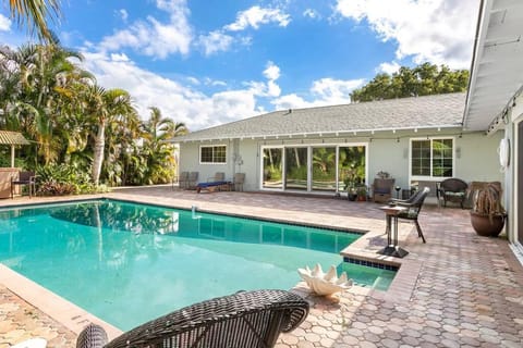 Tropical Oasis - Heated Pool - 4 BE/2BA- 8 beds House in North Palm Beach