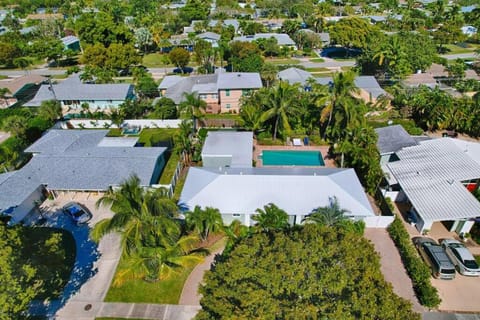Tropical Oasis - Heated Pool - 4 BE/2BA- 8 beds House in North Palm Beach
