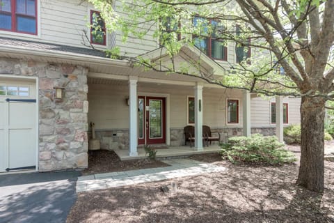 6 Fieldstone Ct Maison in Hickory Run State Park