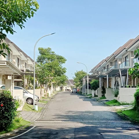 Neighbourhood, Street view