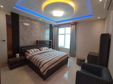 شقة فخمة وواسعة تسع عائلة كبيرة Apartment in Ajman