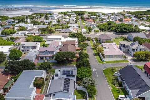 Property building, Bird's eye view, Beach