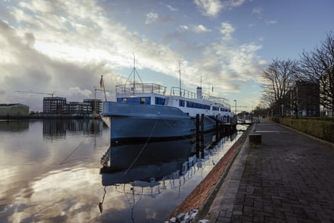 ARCONA - Hostel on the Water -- Hostel Boat Hotel in Wilhelmshaven