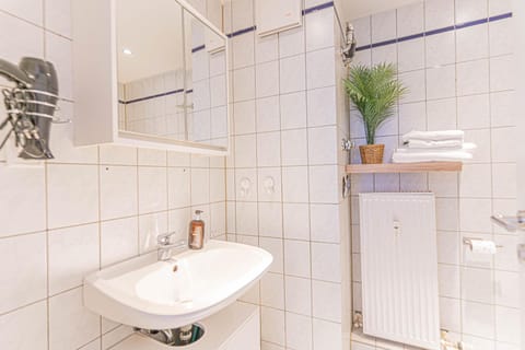 Bathroom, heating, towels