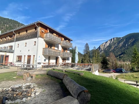 Property building, Spring, Day, Natural landscape, Balcony/Terrace, Mountain view