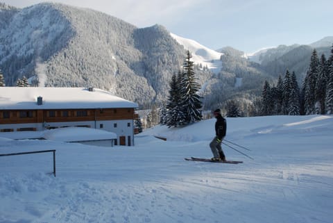 Property building, People, Activities, Ski School, Skiing, Skiing, Guests, Area and facilities, Sports, Location, Family