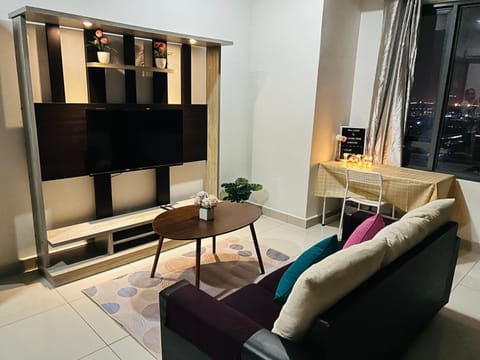 TV and multimedia, Living room, Seating area, Evening entertainment