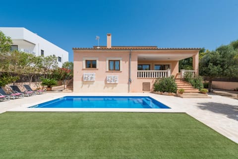 Property building, Patio, Day, Garden, Garden view, Pool view, Swimming pool, sunbed