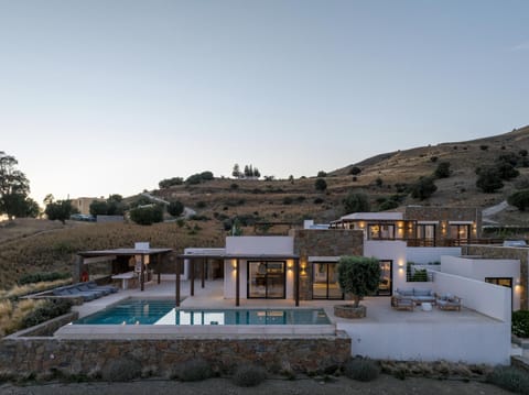 ArtOikia Luxury Villas, By Hellocrete Villa in Crete