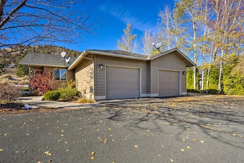 Bend Townhome Pilot Butte State Park Access! House in Bend