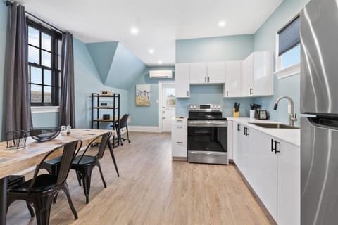 Luxury Contemporary Condo in Downtown Collingwood 97044 Casa in Collingwood