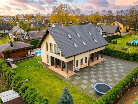 Property building, Neighbourhood, Bird's eye view, Garden, Garden view, Pool view, Swimming pool