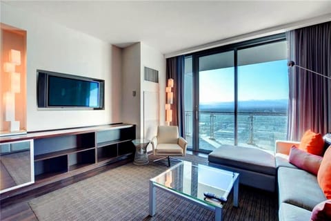 Luxury 53rd Flr Condo with Amazing Sunset View & Balcony NO ReFee at Palms Place Apartment hotel in Paradise