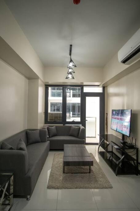 3 Bedroom Fully-furnished Apartment McKinley Hill Condo in Makati