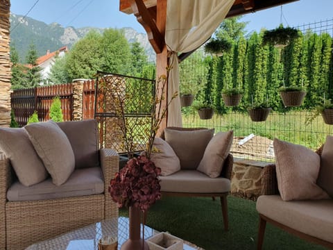 Patio, Natural landscape, BBQ facilities, Garden, View (from property/room), Seating area, Garden view, Mountain view