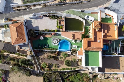 Property building, Bird's eye view, Garden, Swimming pool