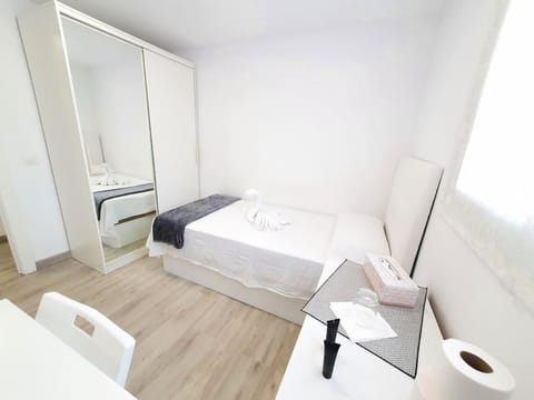 Habitaciónes bonitas y cómodas Vacation rental in L'Hospitalet de Llobregat