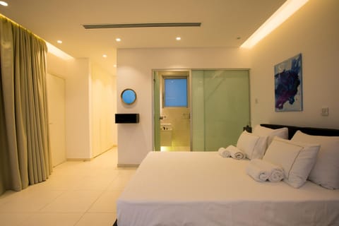 Bed, Photo of the whole room, Bedroom, air conditioner