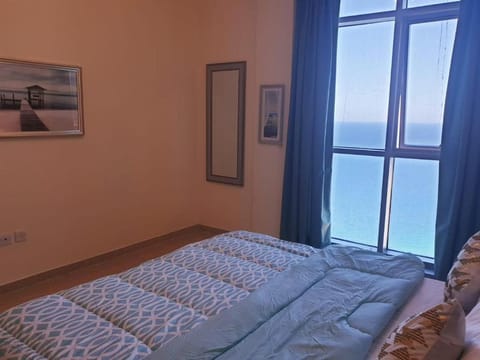 LUXURIOUS SEA VIEW APARTMENT FOR STAYS! Condo in Ajman