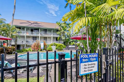 Kona Islander Inn 147 Tropical Oasis Hotel in Holualoa