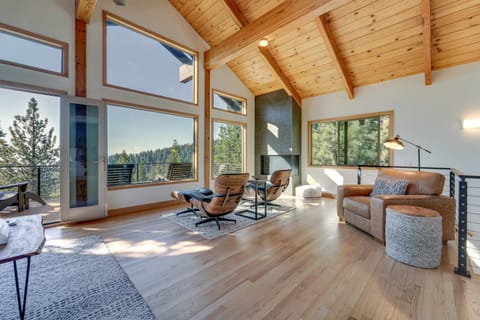 Secluded Mountain Cabin Sweeping Lake Tahoe Views Haus in Incline Village