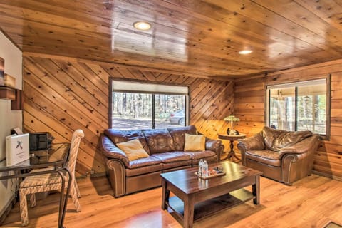 Pet-Friendly Cabin Retreat with Deck and Grill! Haus in Pinetop-Lakeside