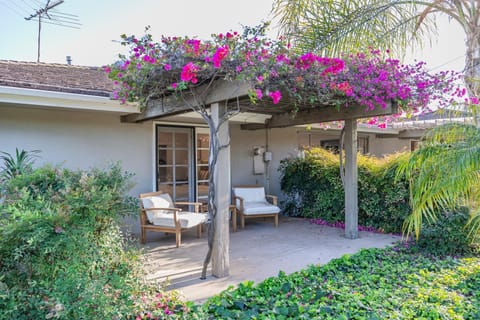 @ Marbella Lane - Serene Ranch Style Home w/Pool Casa in Fullerton