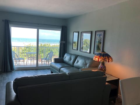 Richard Arms Unit 21- Direct Oceanfront Condo! Haus in Cape Canaveral