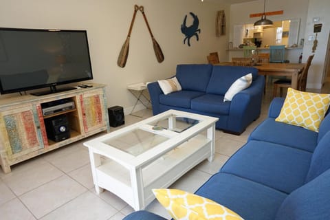 WOW! Updated Oceanfront, Pool Front Spanish Main Condo 45! Haus in Seacrest Beach