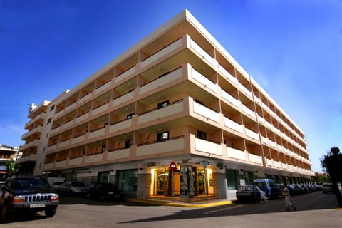 Invisa Hotel La Cala Hotel in Santa Eularia des Riu
