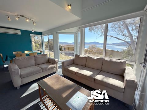 Living room, Lake view, Mountain view