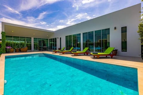Modern Tropical 4 bedroom Pool Villa! (PMB5) Villa in Nong Kae