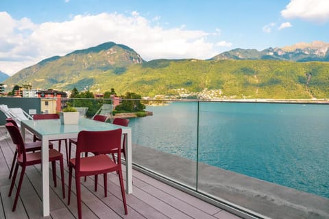 View (from property/room), Seating area, Mountain view, Sea view