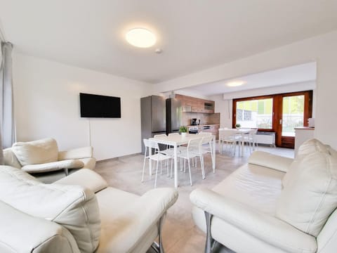 Dining area, kitchen