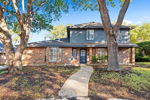 Modern & luxurious & pool & SPA & 5 bedroom House in McKinney